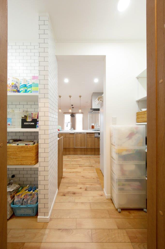 上下階のリビングをつなぐ吹き抜けのあるインダストリアル調デザイン　須賀川市注文住宅