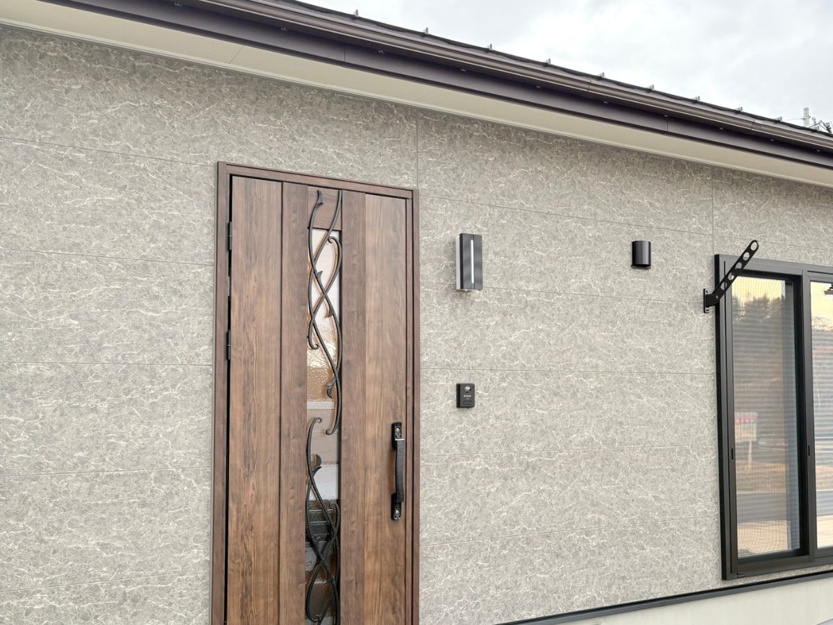 「黒と石目が映える、上質なコンパクト平屋」お客様のおうち完成見学会 in三春町