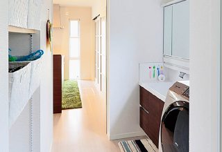 部屋ごとに異なったテーマがある家の写真
