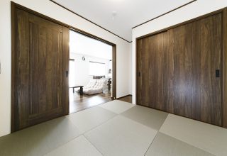 色数をおさえておしゃれなカフェ風広々LDKの家の写真