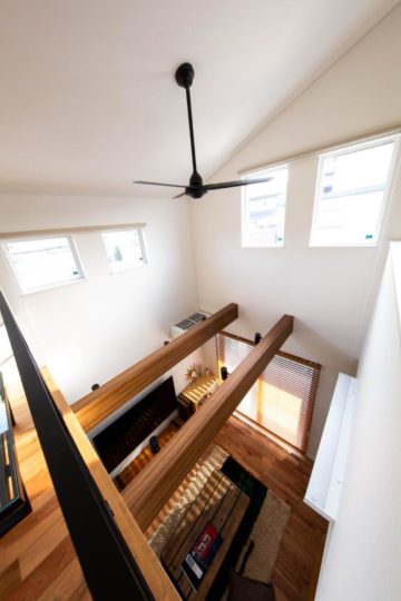 上下階のリビングをつなぐ吹き抜けのあるインダストリアル調デザイン　須賀川市注文住宅の写真