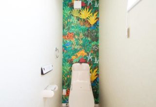 ペットとともに心地よく暮らす 広々リビングで走りまわれる家の写真